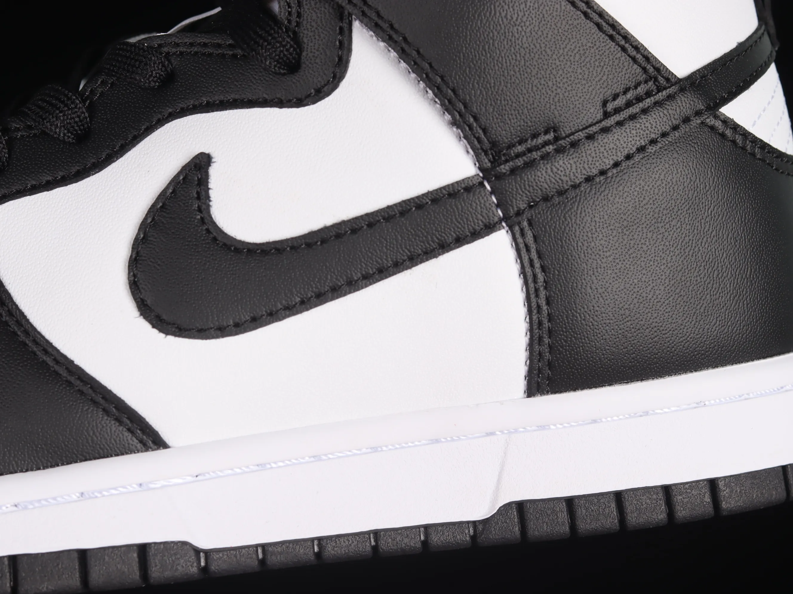 All Categories Nk SB Dunk Series Nk Dunk SB High High-top sneakers Nk SB Dunk High Black and white Panda SB smashed backboard high-top sneakers DD1399-105